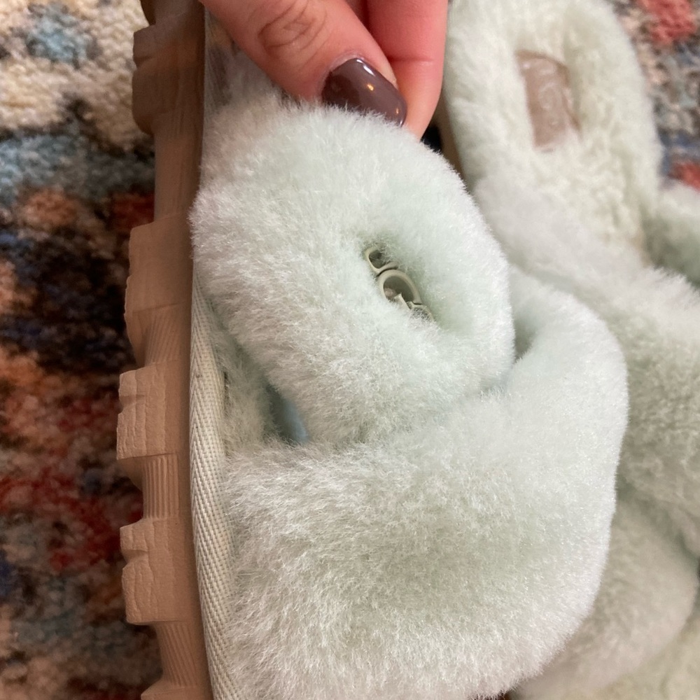 UGG Women’s Fuzzette Slipper